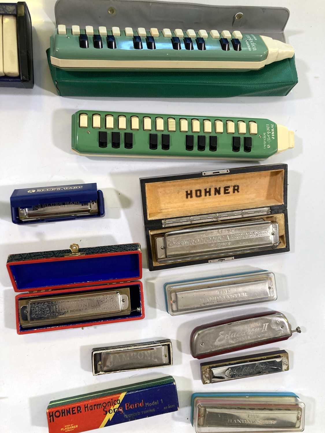 Lot 20 HARMONICA / MELODICA COLLECTION INC HOHNER.