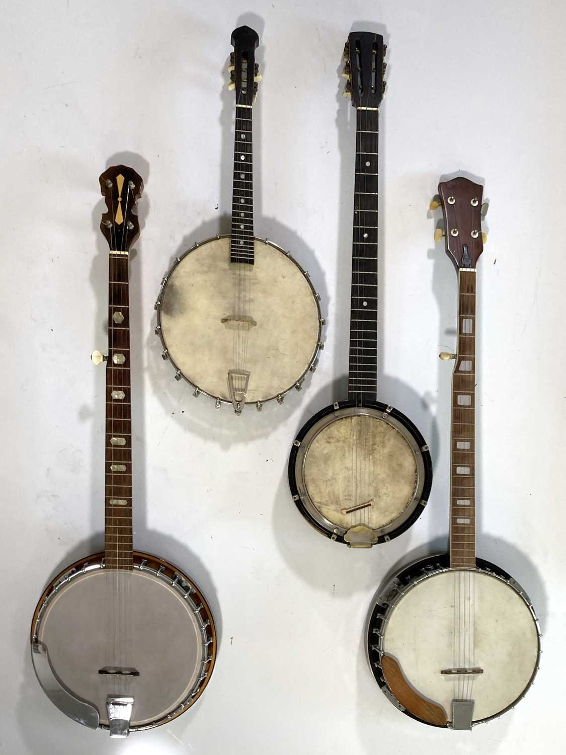 Lot 31 - BANJOS & MANDOLIN.