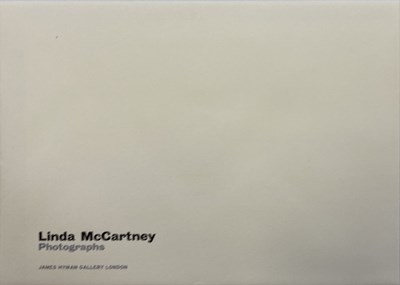 Lot 220 - LINDA MCCARTNEY - LIMITED EDITION PRINT WITH CERTIFICATE SIGNED BY PAUL MCCARTNEY, JOHN LENNON, LONDON, 1968.