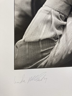 Lot 220 - LINDA MCCARTNEY - LIMITED EDITION PRINT WITH CERTIFICATE SIGNED BY PAUL MCCARTNEY, JOHN LENNON, LONDON, 1968.