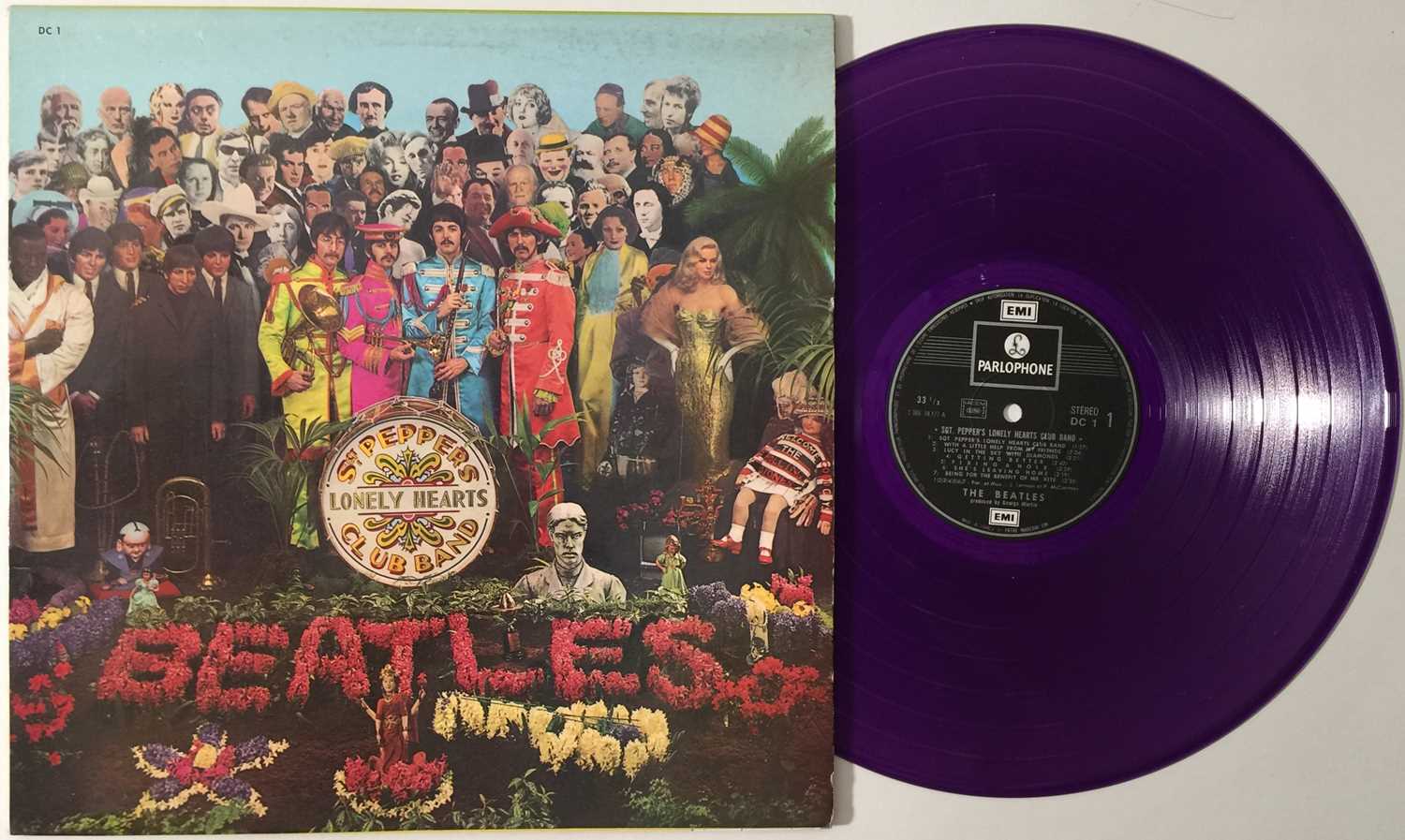 Lot 13 - THE BEATLES - SGT. PEPPER'S LONELY HEARTS