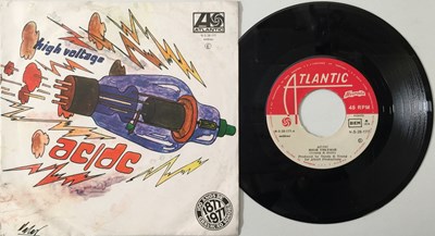 Lot 318 - AC/DC - HIGH VOLTAGE/ IT'S A LONG WAY TO THE TOP 7" (PORTUGAL - N-S-28-177)