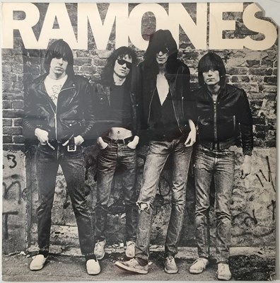 Lot 42 - RAMONES - RAMONES - US ORIGINAL LP (SASD-7520)