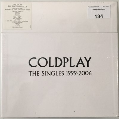 Lot 144 - COLDPLAY - THE SINGLES 1999-2006 7" BOX SET (388 3247)