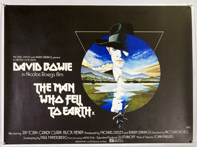Lot 375 - DAVID BOWIE - THE MAN WHO FELL TO EARTH ORIGINAL QUAD POSTER WITH  ADVERTISING BOOK.