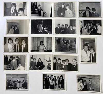 Lot 286 - 20 PREVIOUSLY UNPUBLISHED PHOTOGRAPHS - 1960S STARS..