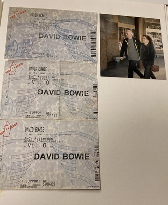 Lot 205 - DAVID BOWIE OUTSIDE TOUR SCRAPBOOK WITH ORIGINAL PHOTOS