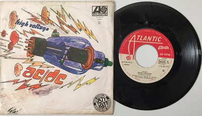 Lot 1 - AC/DC - HIGH VOLTAGE/ IT'S A LONG WAY TO THE TOP 7" (PORTUGAL - N-S-28-177)