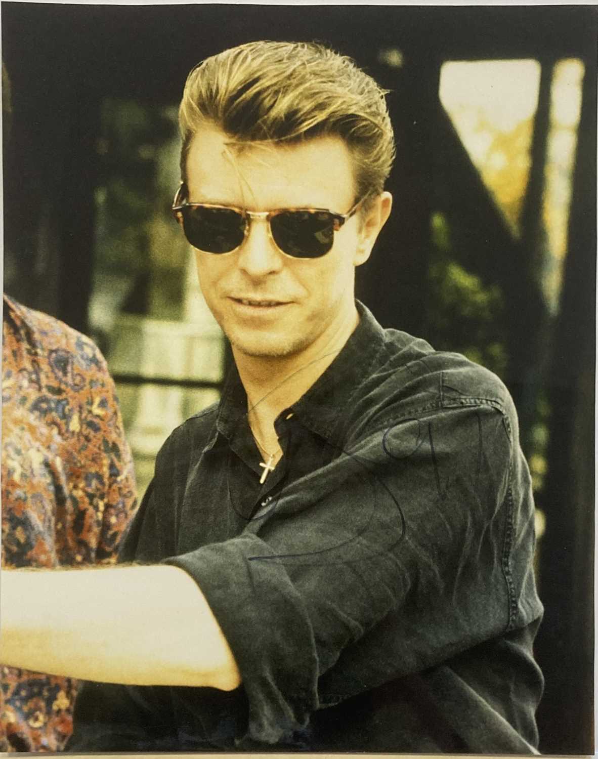 Lot 233 - DAVID BOWIE 1991 SIGNED PHOTO