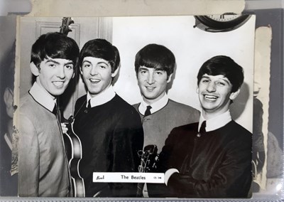 Lot 474 - THE BEATLES - POSTCARDS.