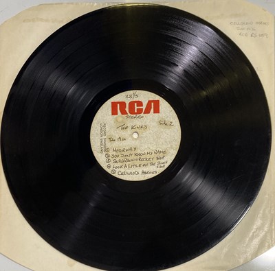 Lot 71 - THE KINKS - EVERYBODY'S IN SHOW-BIZ EVERYBODY'S A STAR (RCA ACETATE LP)