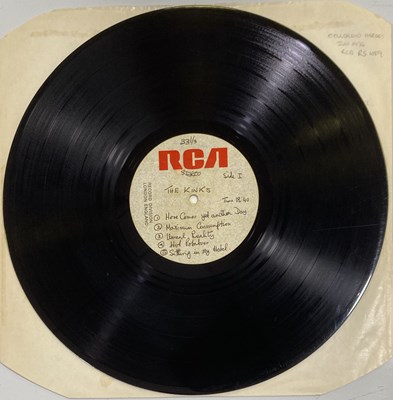 Lot 71 - THE KINKS - EVERYBODY'S IN SHOW-BIZ EVERYBODY'S A STAR (RCA ACETATE LP)