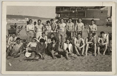 Lot 2 - ARSENAL FC - UNPUBLISHED PHOTO OF 1964 SQUAD SIGNED TO REVERSE.