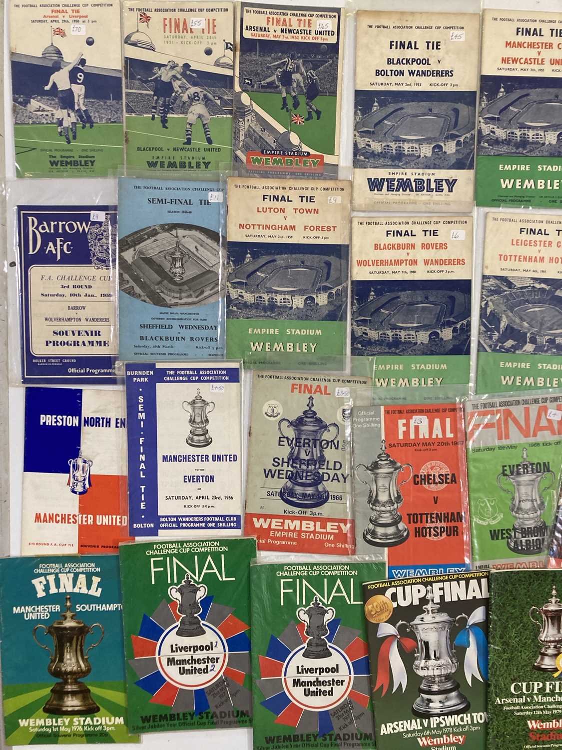Lot 91 - FOOTBALL MEMORABILIA - EXCELLENT SELECTION OF