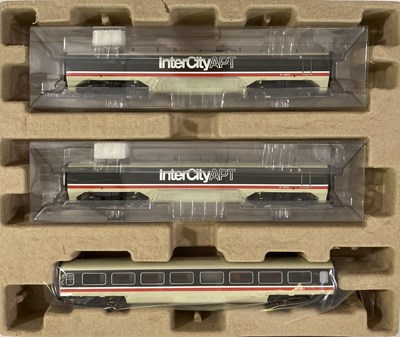 Lot 74 - MODEL RAILWAY - HORNBY - BR CLASS 370.