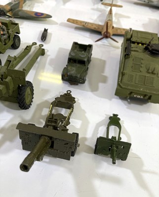 Lot 77 - DINKY TOYS  - ARMY / AIR FORCE.