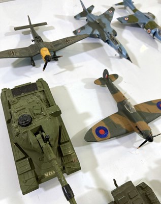 Lot 77 - DINKY TOYS  - ARMY / AIR FORCE.