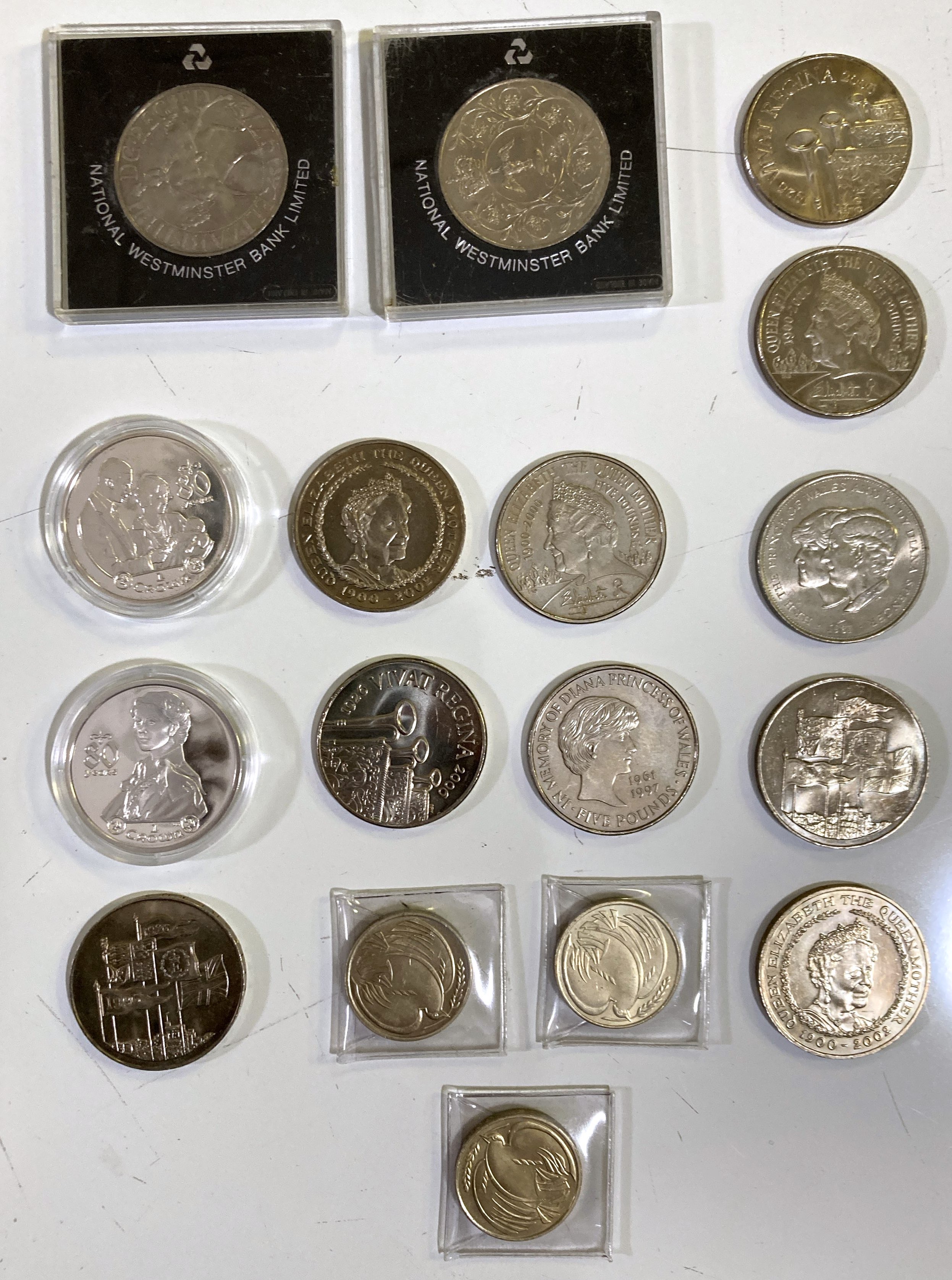 Lot 10 - COINS AND BANKNOTES.