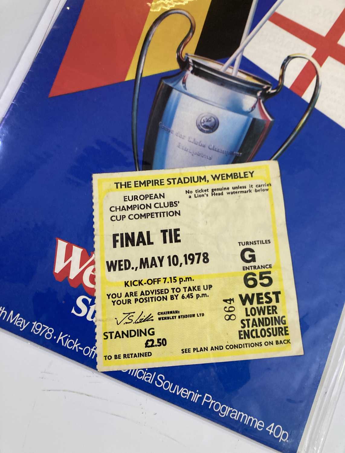 Lot 116 FOOTBALL MEMORABILIA SIGNED ITEMS.