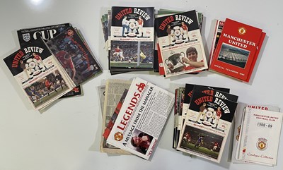 Lot 118 - FOOTBALL / SPORT MEMORABILIA - MANCHESTER UNITED PROGRAMMES AND COLLECTABLES.