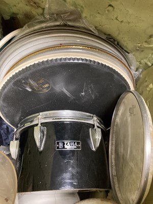Lot 39 - STRAWBERRY STUDIOS - STRAWBERRY RENTALS COLLECTION - DRUMS, SPARES, SKINS AND PARTS IN FLIGHT CASE.