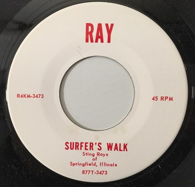 Lot 131 - STING RAYS OF SPRINGFIELD, ILLINOIS - SURFER'S WALK/ MAD SURFER 7" (US SURF - RAY 877T-3473)