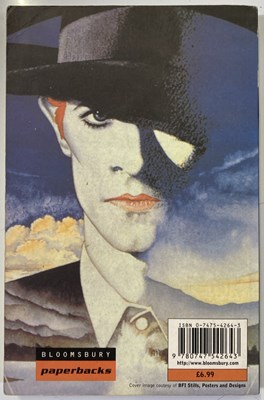 Lot 424 - DAVID BOWIE - THE MAN WHO FELL TO EARTH - POSTER AND PRESS BOOK.