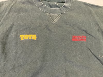 Lot 142 - TOTO TOUR / CREW CLOTHING.