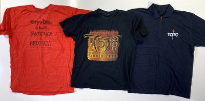 Lot 142 - TOTO TOUR / CREW CLOTHING.