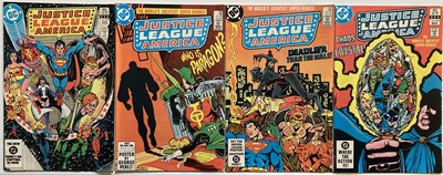 Lot 27 - BATMAN / DC COMICS
