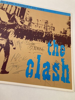 Lot 282 - THE CLASH - FULLY SIGNED BLACK MARKET EP.