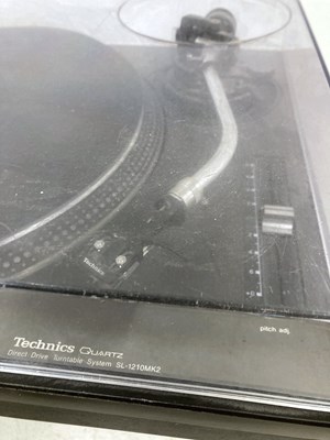 Lot 83 - TECHNICS SL-1210MK2 TURNTABLE.