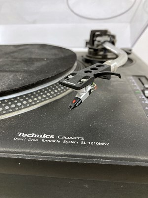 Lot 83 - TECHNICS SL-1210MK2 TURNTABLE.