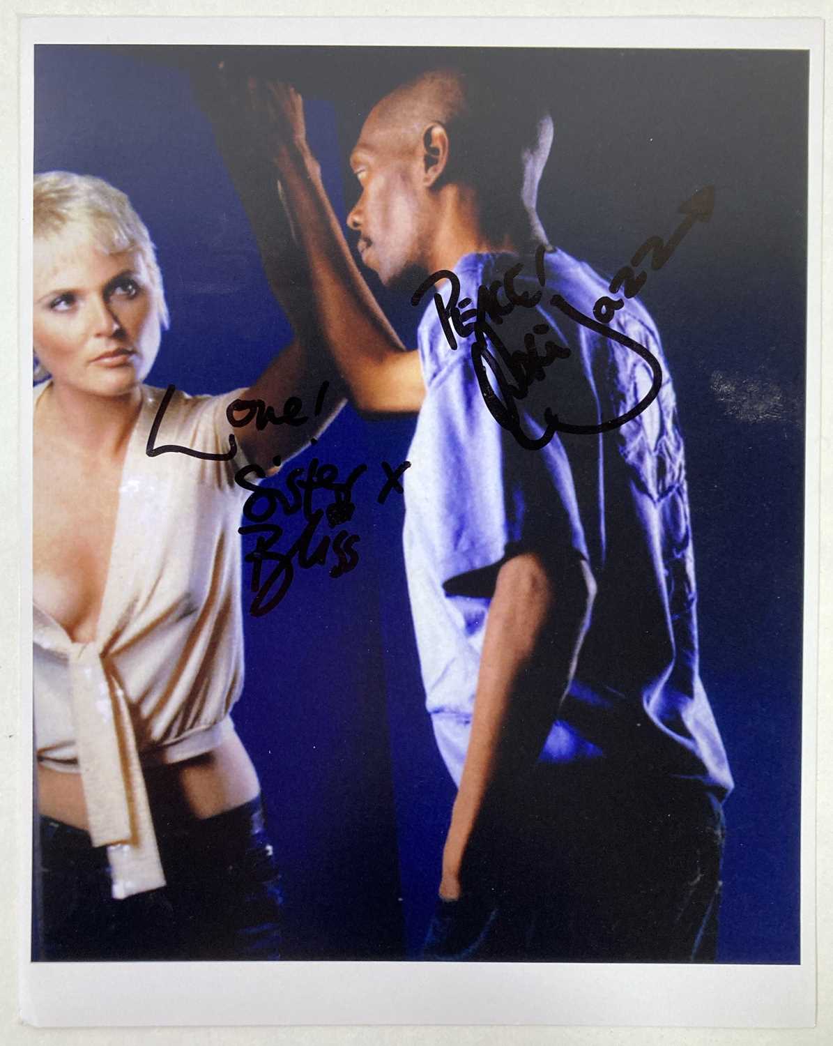 Lot 298 - FAITHLESS - MAXI JAZZ / SISTER BLISS SIGNED 8X10".