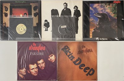 Lot 932 - THE STRANGLERS - LP / 12" / 7" PACK