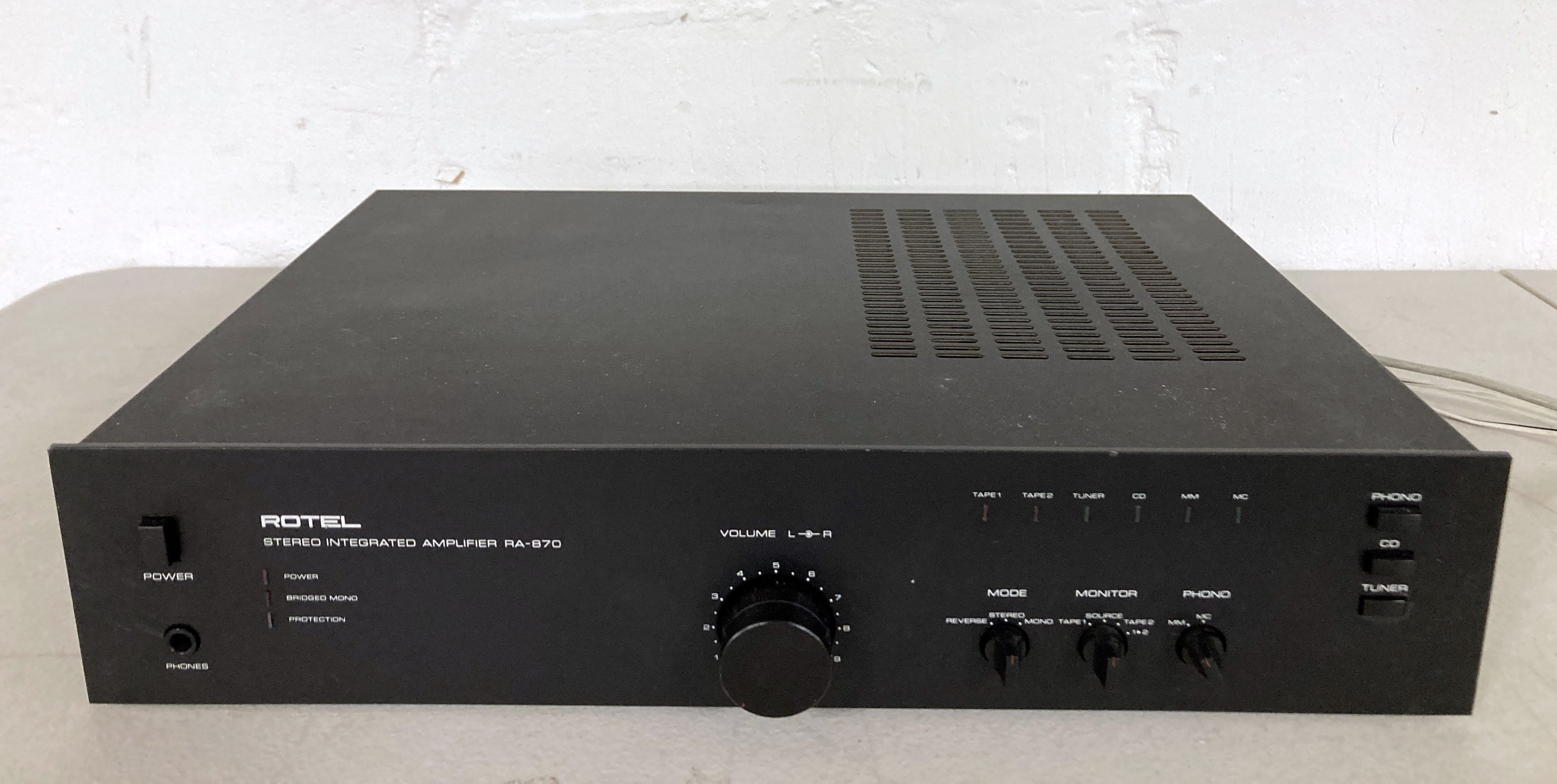 Lot 95 - ROTEL RA-870 STEREO AMPLIFIER.