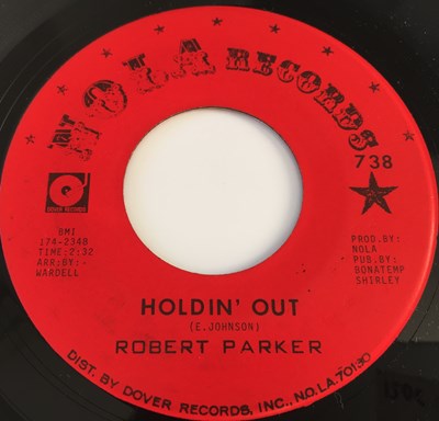 Lot 9 - ROBERT PARKER - HOLDIN' OUT/ I CAUGHT YOU IN A LIE 7" (US SOUL - NOLA RECORDS 738)