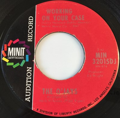 Lot 19 - THE O'JAYS - HOLD ON/ WORKING ON YOUR CASE 7" (US PROMO - MINIT RECORDS MIN 32015DJ)