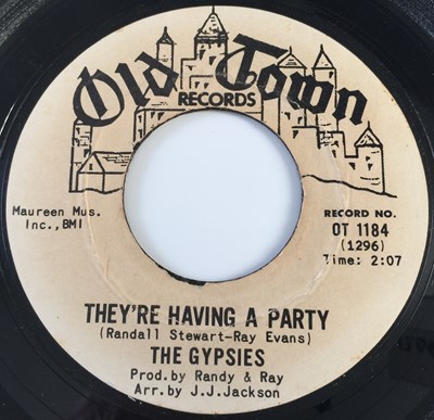 Lot 234 - THE GYPSIES - IT'S A WOMAN'S WORLD 7" (OLD TOWN RECORDS - OT 1184)