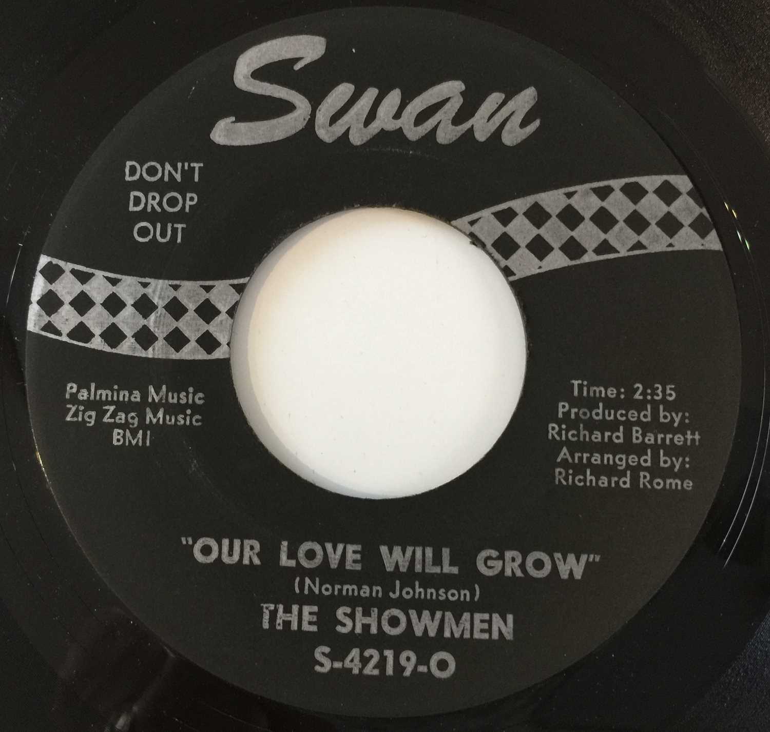 Lot 225 - THE SHOWMEN - OUR LOVE WILL GROW 7" (US NORTHERN - SWAN S-4219)