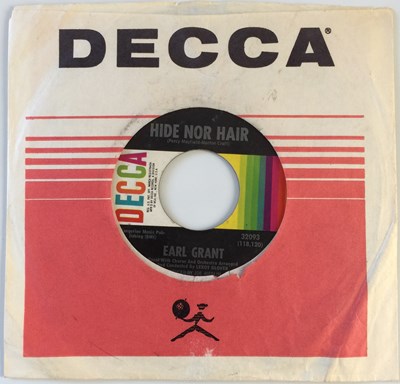 Lot 263 - EARL GRANT - HIDE NOR HAIR 7" (DECCA - 32093)