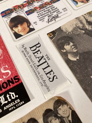 Lot 411 - THE BEATLES - COLLECTABLES INC BELT BUCKLE.