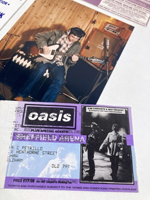 Lot 486 - OASIS - PROGRAMME / TICKETS /  SIGNED PAGE.