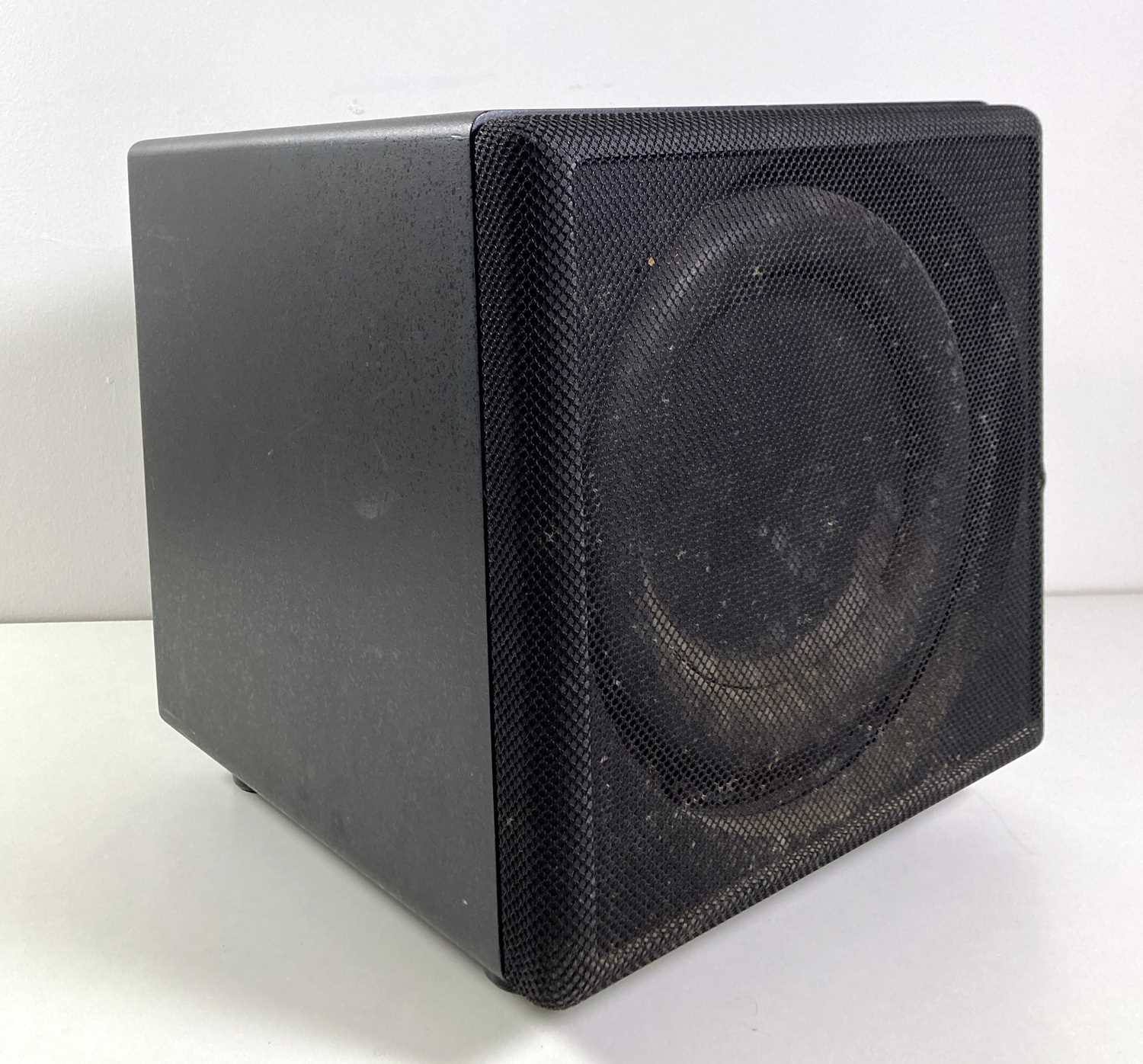 Lot 4 - REL Q201E SUB BASS SYSTEM.