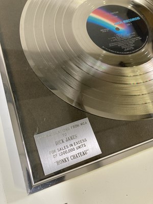 Lot 345 - ELTON JOHN - IN HOUSE MCA SILVER DISC AWARD FOR HONKY CHATEAU.