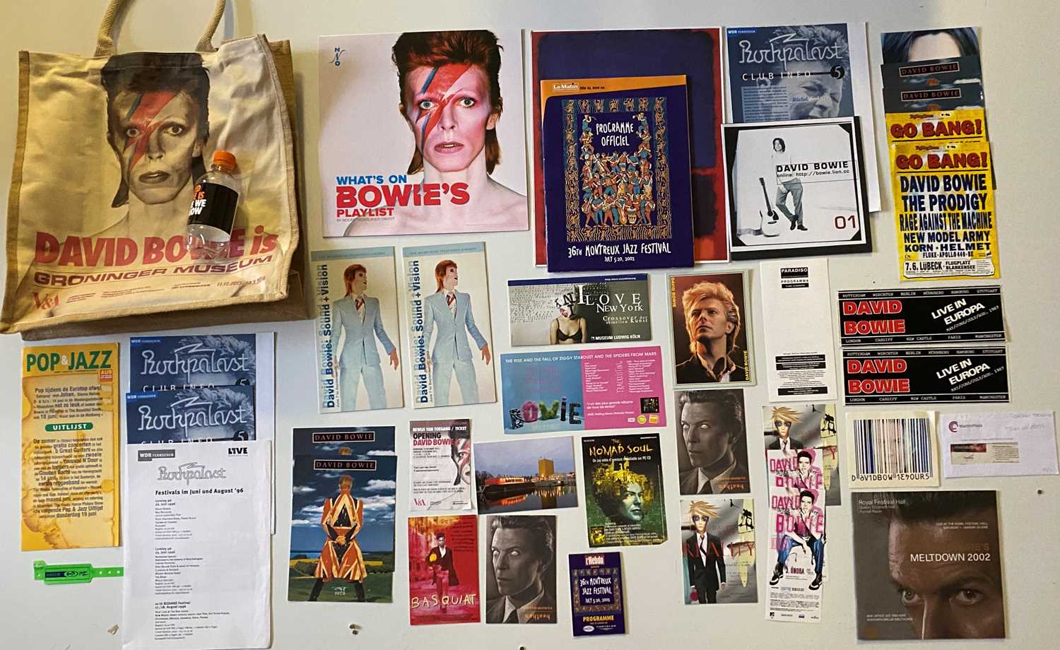 Lot 261 - DAVID BOWIE 90S AND 00S FLYERS AND PROMOTIONAL ITEMS