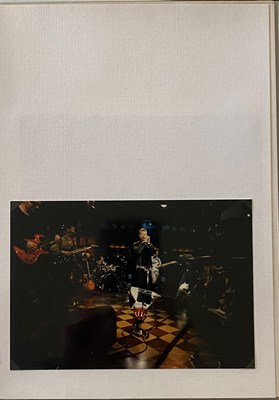 Lot 272 - DAVID BOWIE SIGNED WALLPAPER