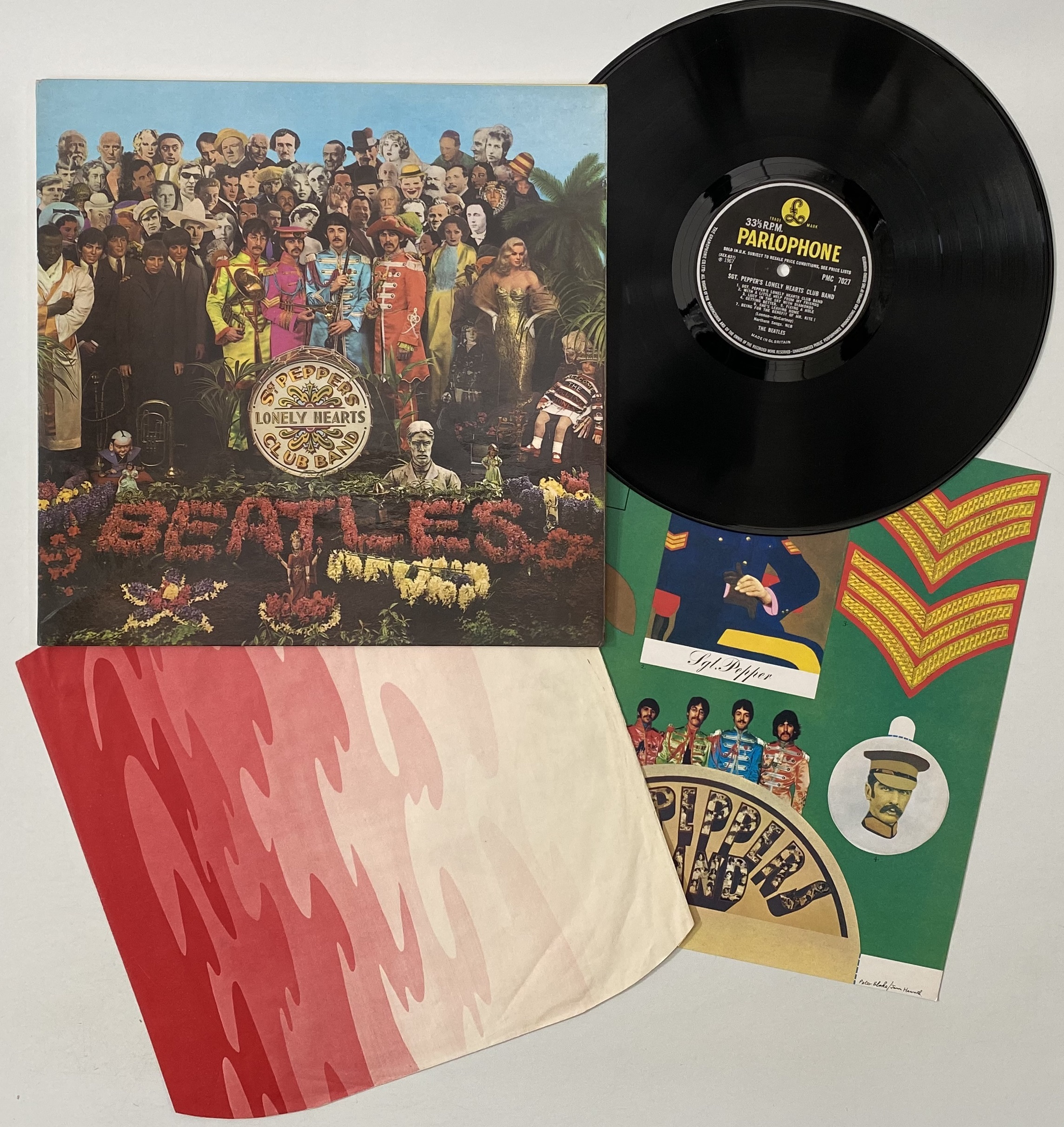 Lot 61 - THE BEATLES - SGT. PEPPER'S LONELY HEARTS