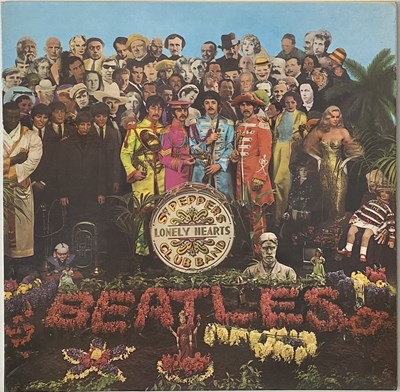 Lot 61 - THE BEATLES - SGT. PEPPER'S LONELY HEARTS CLUB BAND LP (ORIGINAL UK 'WIDE SPINE' MONO COPY - PMC 7027).