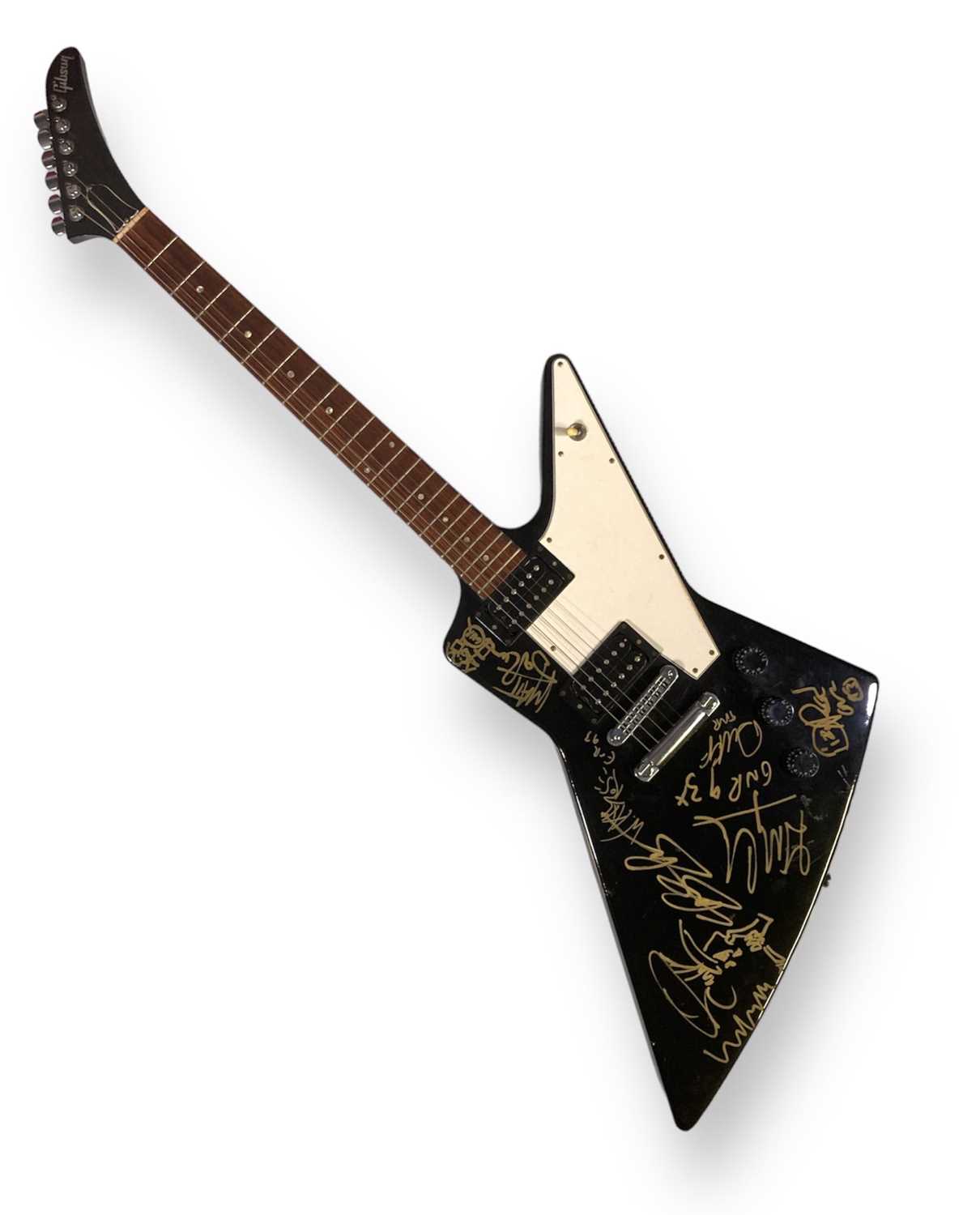 Lot 527 - GUNS N ROSES - A GUITAR SIGNED BY THE BAND.